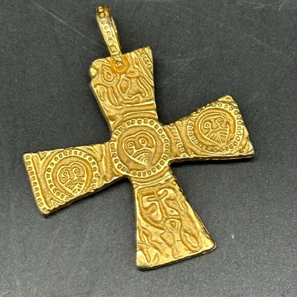 Goldtone Vintage Cross Pendant MFA Museum of Fine Arts Maltese Style (smalls) - Picture 2 of 3